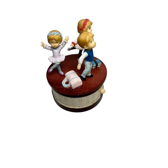 Merton Vtg 1984 “It’s A Small World” children dancing music box. #M-1880 - Picture 5 of 7